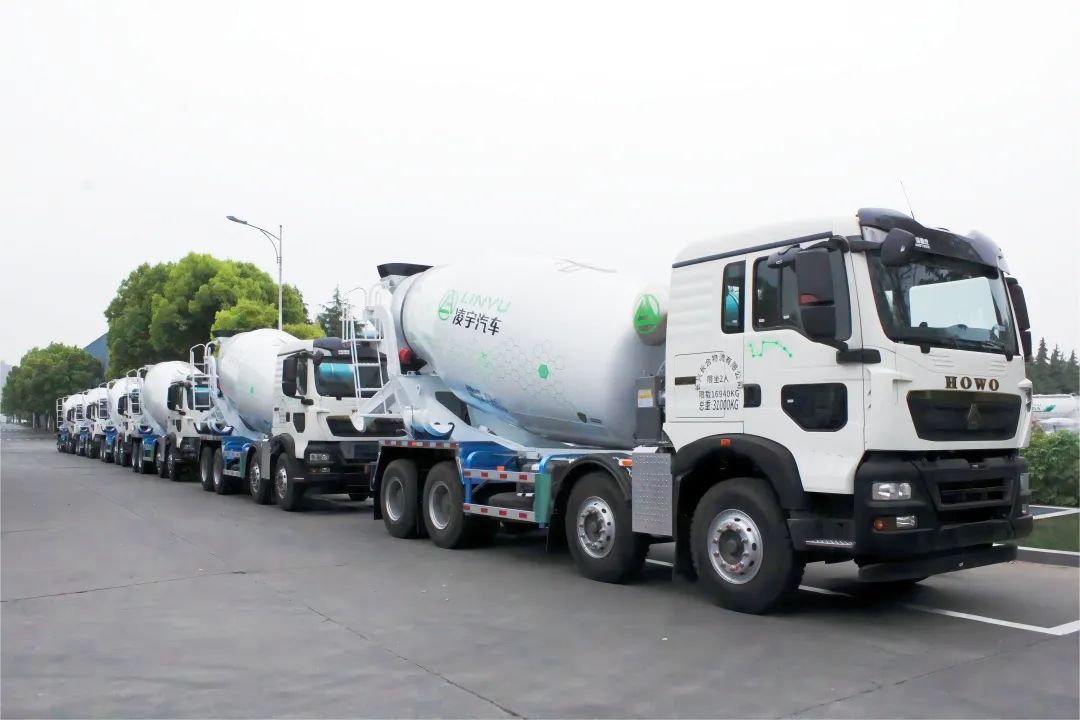 繁花似錦春暖陽(yáng)，凌宇攪拌發(fā)車(chē)忙！