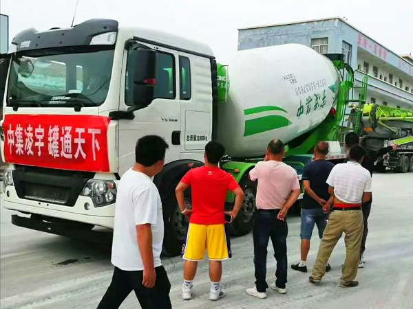 開攤啦！凌宇攪拌車“擺攤兒”湖北，客戶當場下單！